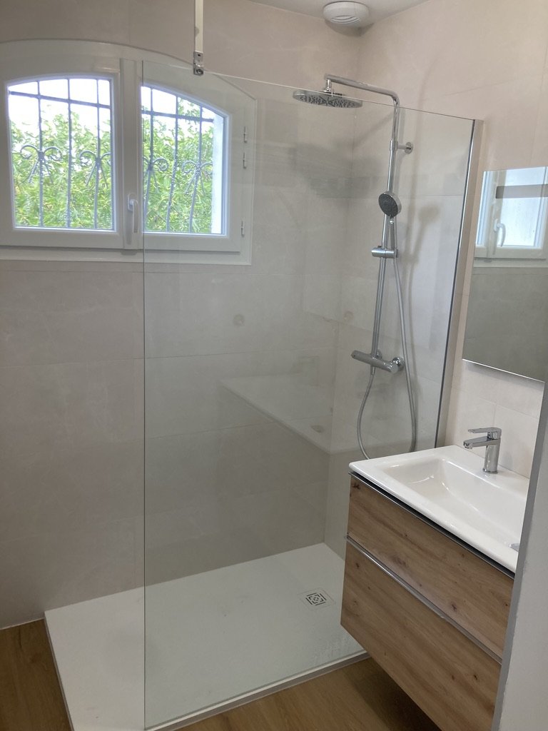 Rénovation complète salle de bain - Réalisation par CM Sols et Bains à 81000 ALBI