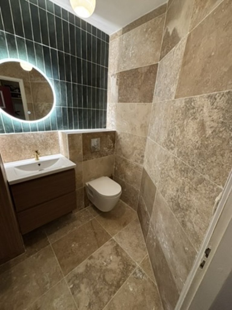 Rénovation complète WC - Réalisation par CM Sols et Bains à 31000 TOULOUSE